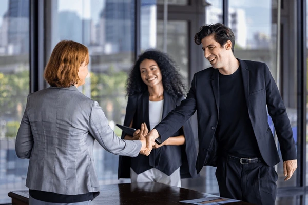 <div class="featured-image"><img decoding=